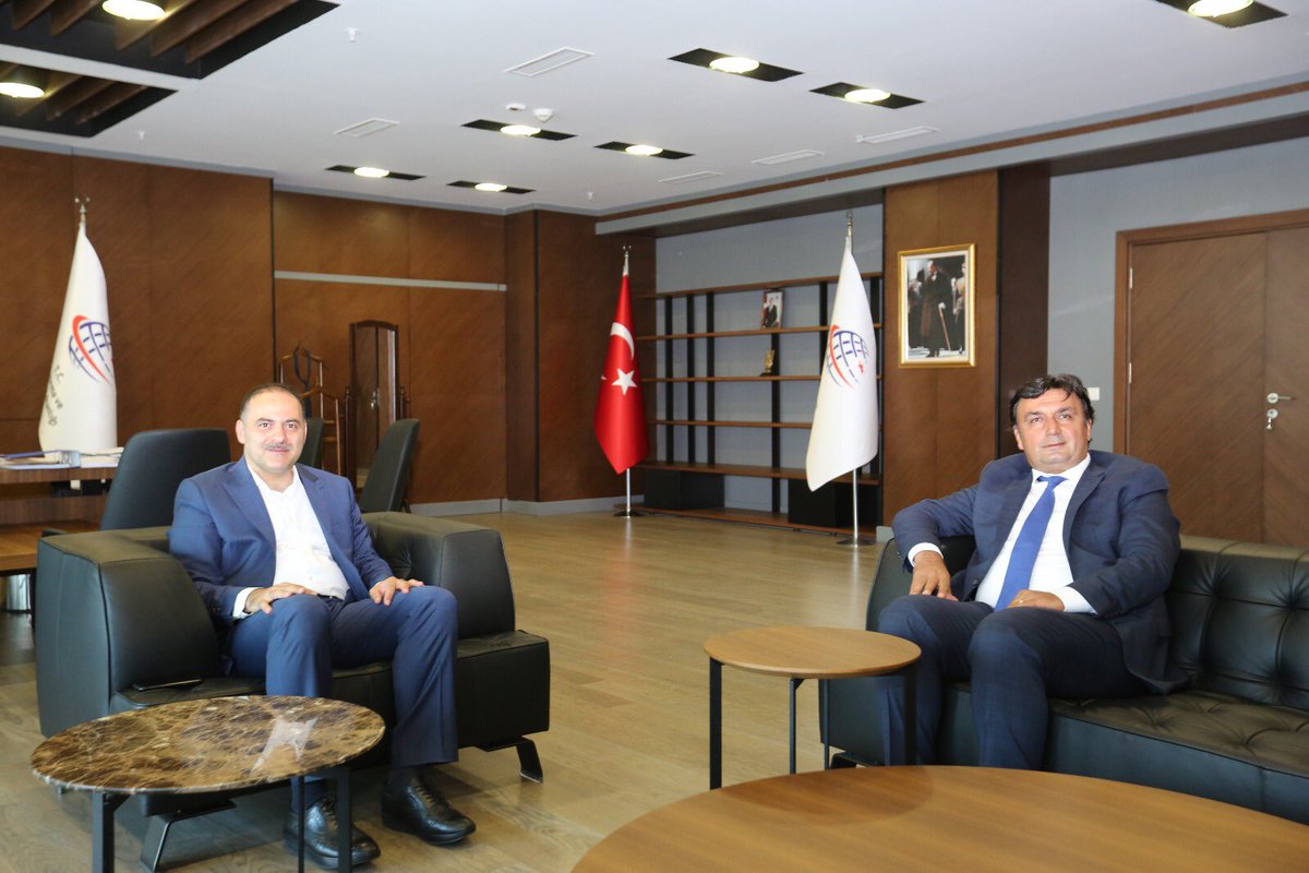BTKbasin's tweet photo. .@keciorenbeltr Başkanı @kbbmustafaak ve @TurkTelekom Hukuk Genel Müdür Yardımcısı @Yakup_Oztunc, Bakan Yardımcımız  @ofatihsayan'ı makamında ziyaret etti. https://t.co/GZpu8bxehn