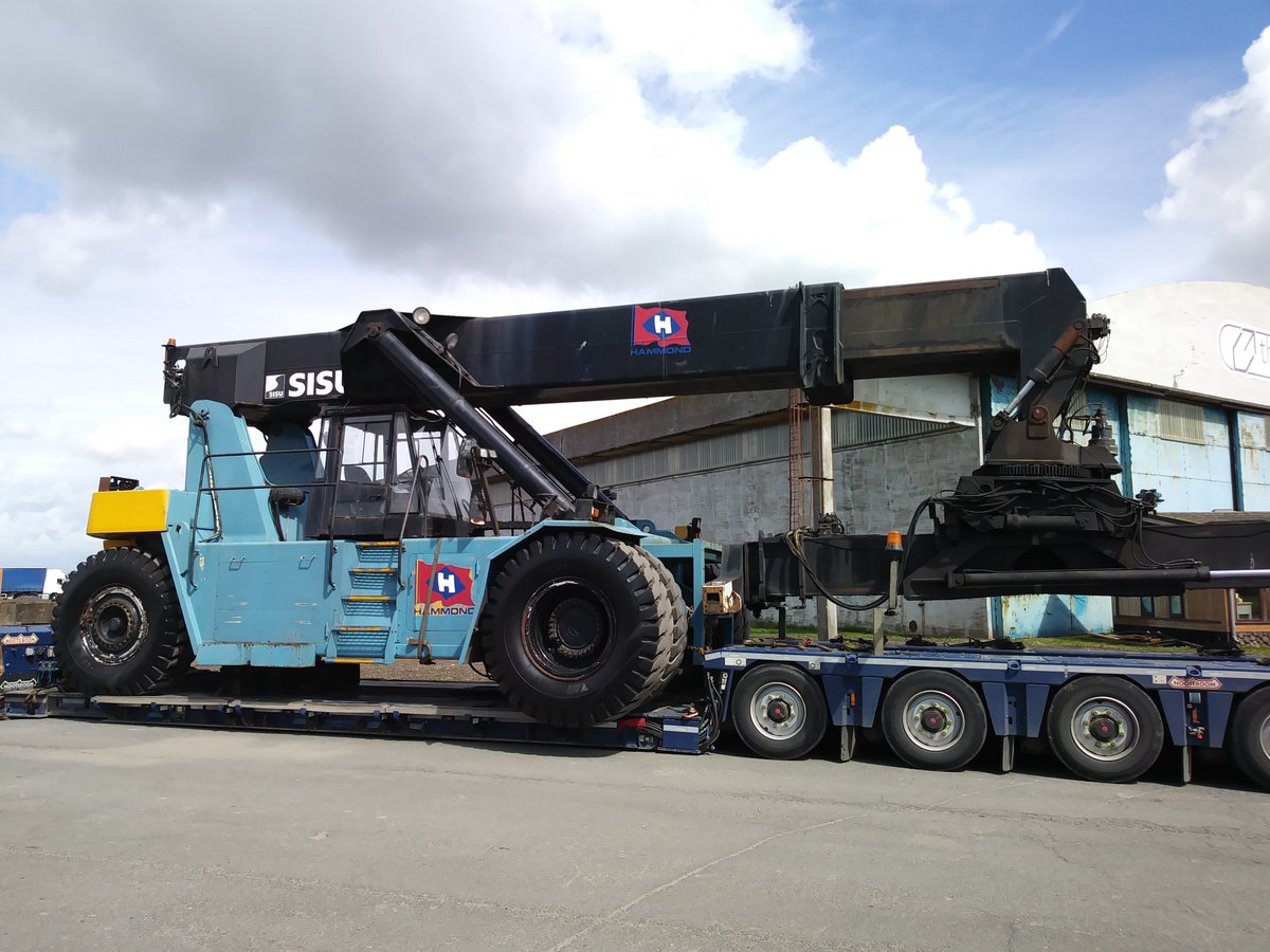 TweddleEng's tweet image. Our new container handler has arrived safely!
This impressive piece of kit can lift 45 tonnes. 
Thank you @LeicesterHeavy for delivering this exciting piece of equipment to us. #Cumbria #SISUAuto