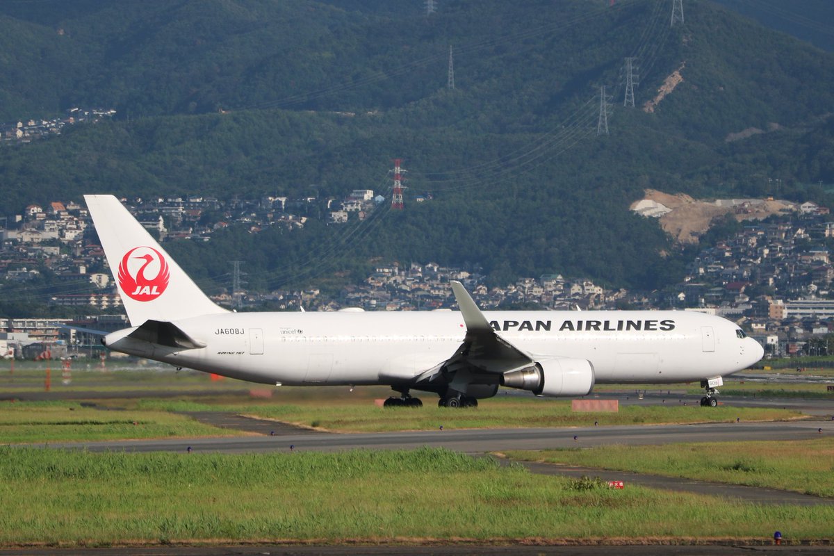 水酸化物 昨日の成田空港のトラブルでnh2179 Jl3007は関西空港にダイバートしました そして 本日伊丹空港にフェリーされました それらを狙いに千里川で待ってましたがまさかの逆ランで撃沈 まあ これはこれで珍しいしええかな