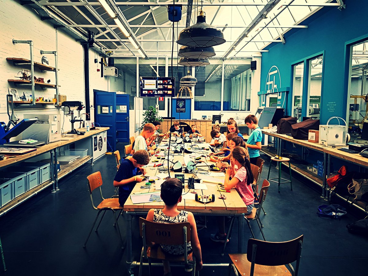 FabLab_Geel's tweet photo. Werkendag op Robotkamp2018 #fablabGeel #kogeka #sportdienstgeel #Trotec https://t.co/fezBybmKm3