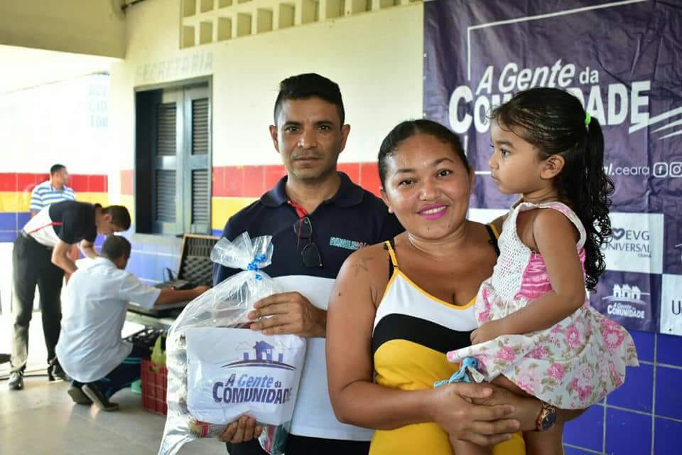 CearaUniversal's tweet photo. Com o objetivo de fazer o bem e levar uma palavra de fé para as comunidades a EVG Ceará realiza o projeto "A Gente da Comunidade", dessa vez no bairro Parque Soledade-Caucaia.
Na ocasião teve distribuição de cestas básicas, aferição de pressão, corte, manicure, dentre outros... https://t.co/bsdTqtB1ke