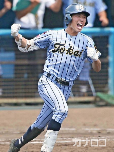 カナロコ By 神奈川新聞 県高校野球選抜メンバー スリランカ代表と交流試合へ 選抜チームは 夏の南北神奈川大会で優勝した横浜と慶応の２校をのぞき 春の県大会の１６強以上のチームから３年生を選出 写真は主将を務める東海大相模の小松 選抜