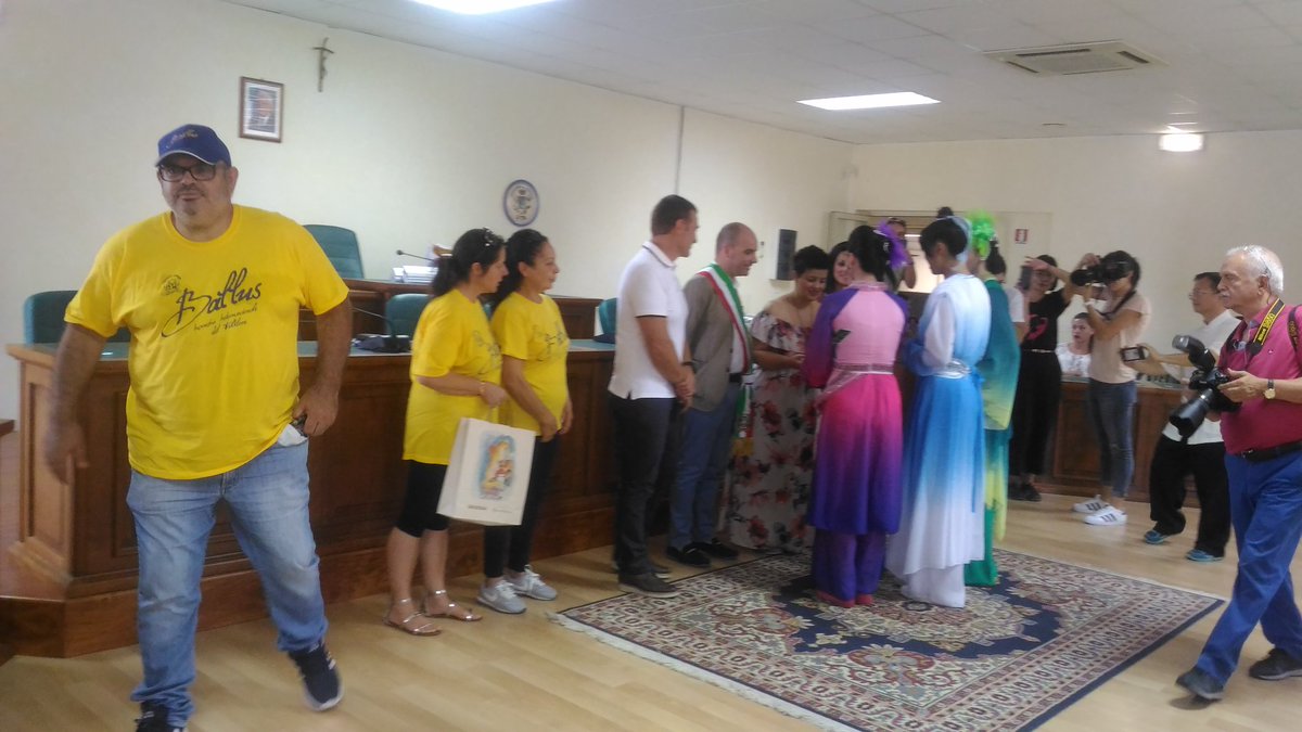 Ballusfestival's tweet photo. Qualche foto dello scambio dei doni tra #ProLocoUta, Comune e gruppi di #Taiwan, #Armenia e #Ucraina.
#ballus2018 #ballus18 https://t.co/8OyI7PWHFk