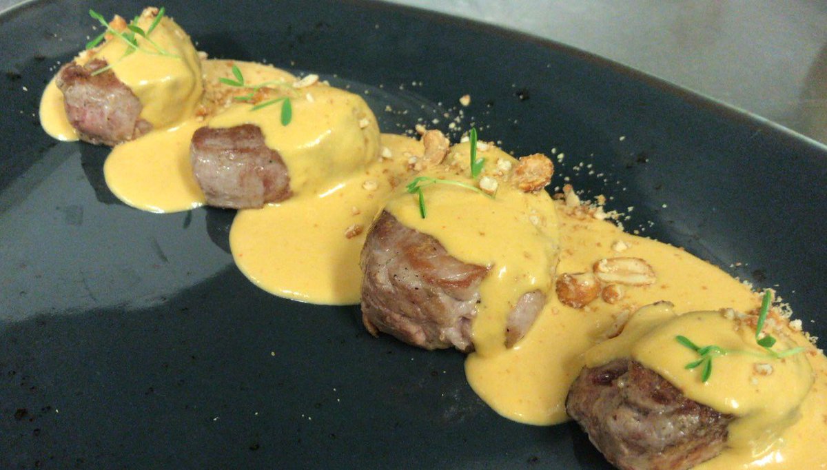 RincondeMoraga's tweet photo. Es hora de sentir suculencias y exotismos. Solomillo de ibérico con salsa indonesa satay. 

📌elrincondemoraga@gmail.com 922 464 564 / 600 837 416 

#elrincondemoraga #nuevacocinacanaria #saborlapalma https://t.co/IjJTFGkZOH