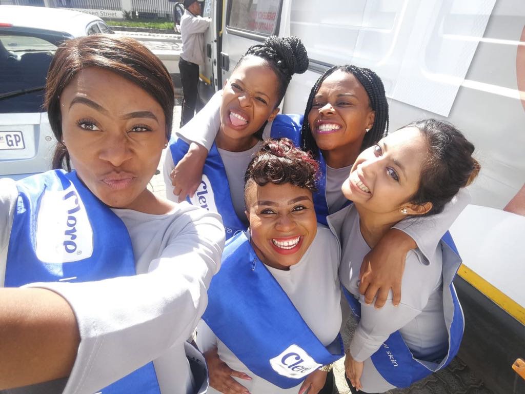 ZintoMG's tweet photo. The Clere team out and about at Rosebank College in Pretoria.
#AllThingsBrand #SelfieTuesday #TeamPhoto #BrandActivations https://t.co/q2xDLxTnHt