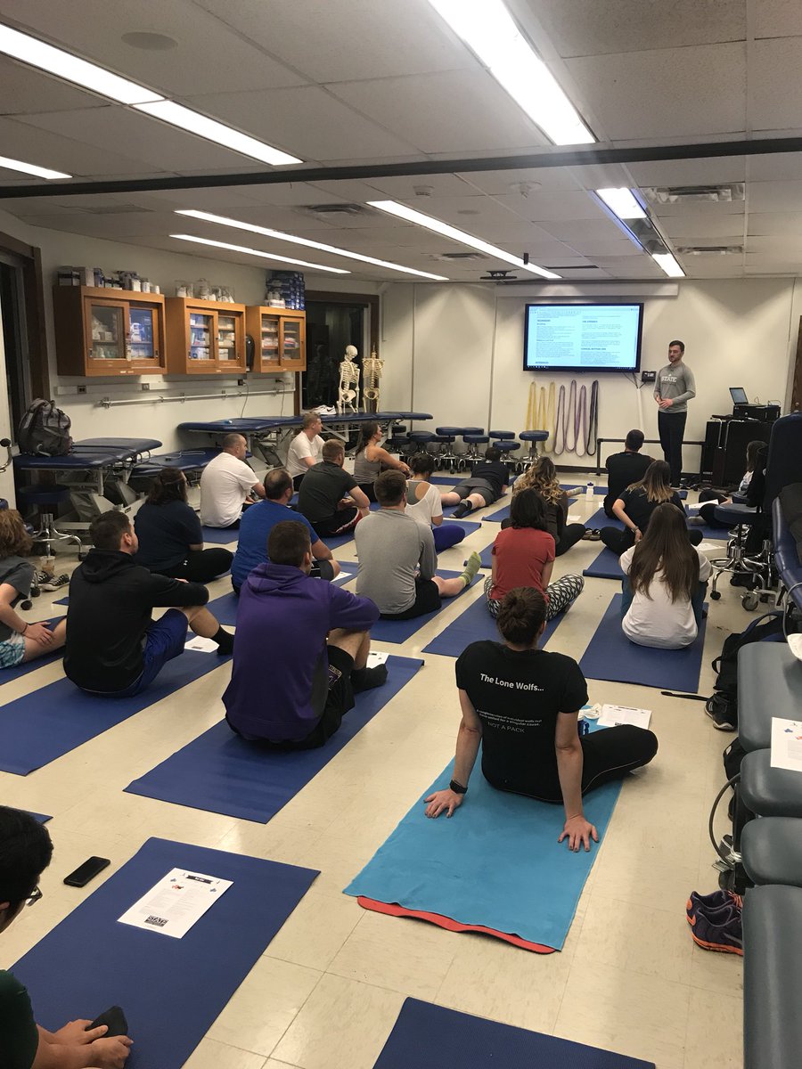 isuathltraining's tweet photo. Best way to start at #DATWeekend morning... using Tai Chi in athletic training clinical practice by #STATEDAT #ClassOf2018 @cburt105 #breathing @NIH_NCCIH https://t.co/w7QamHQgRe