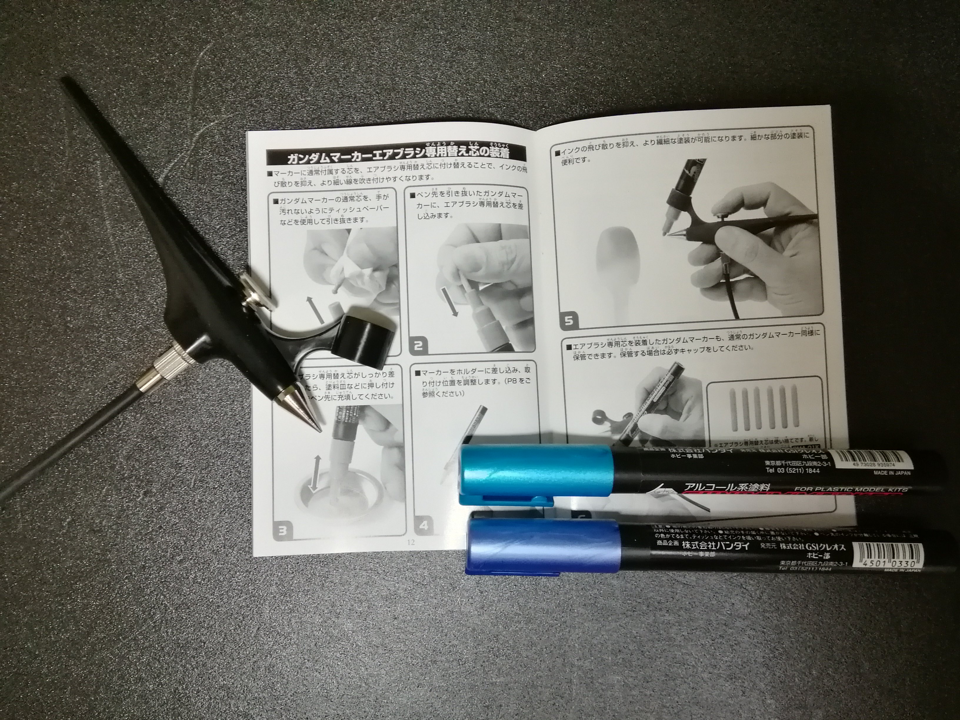 睦月 ガンダムマーカーエアブラシ マクロスモデラーズ マーカーの問題という事で新しいマーカーを用意して再開しました 後半ダマになってしまうか吹けないのどちらかの状態になってしまい 少し失敗しました マーカーの都合でこの２色になりましたが