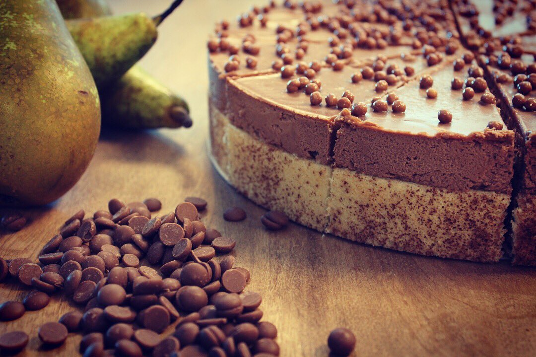 🍫🍐 - MELK CHOCOLADE PEER TAART - Chocola in combinatie met peer = Een overheerlijke taart! Leuk idee als dessert👌🏼