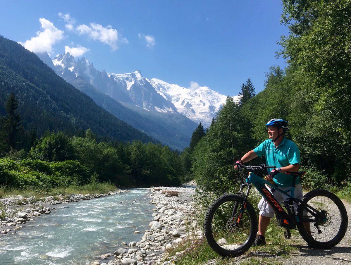 planetski's tweet image. On yer bike! PlanetSKI goes #efatbiking in the #ChamonixValley: planetski.eu/news/10674
@Chamonix_France @InghamsSummer #ebiking @Fr4nkie_90 @alanhinkes #mountainbiking