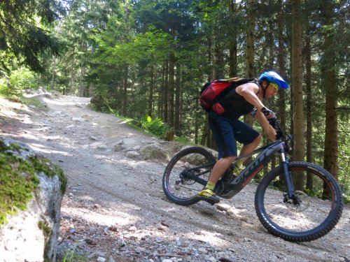 planetski's tweet image. On yer bike! PlanetSKI goes #efatbiking in the #ChamonixValley: planetski.eu/news/10674
@Chamonix_France @InghamsSummer #ebiking @Fr4nkie_90 @alanhinkes #mountainbiking