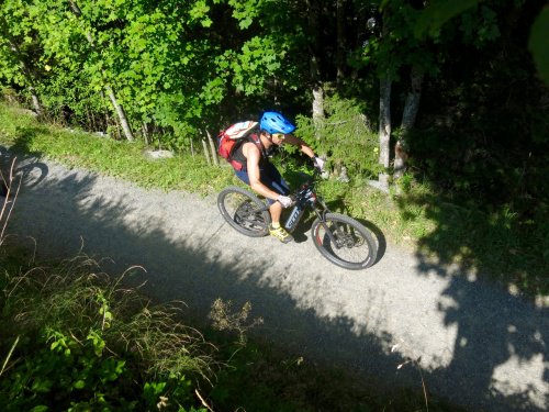 On yer bike! PlanetSKI goes #efatbiking in the #ChamonixValley: planetski.eu/news/10674
@Chamonix_France <a href="/InghamsSummer/">Inghams Summer</a> #ebiking @Fr4nkie_90 <a href="/alanhinkes/">Alan Hinkes OBE</a> #mountainbiking