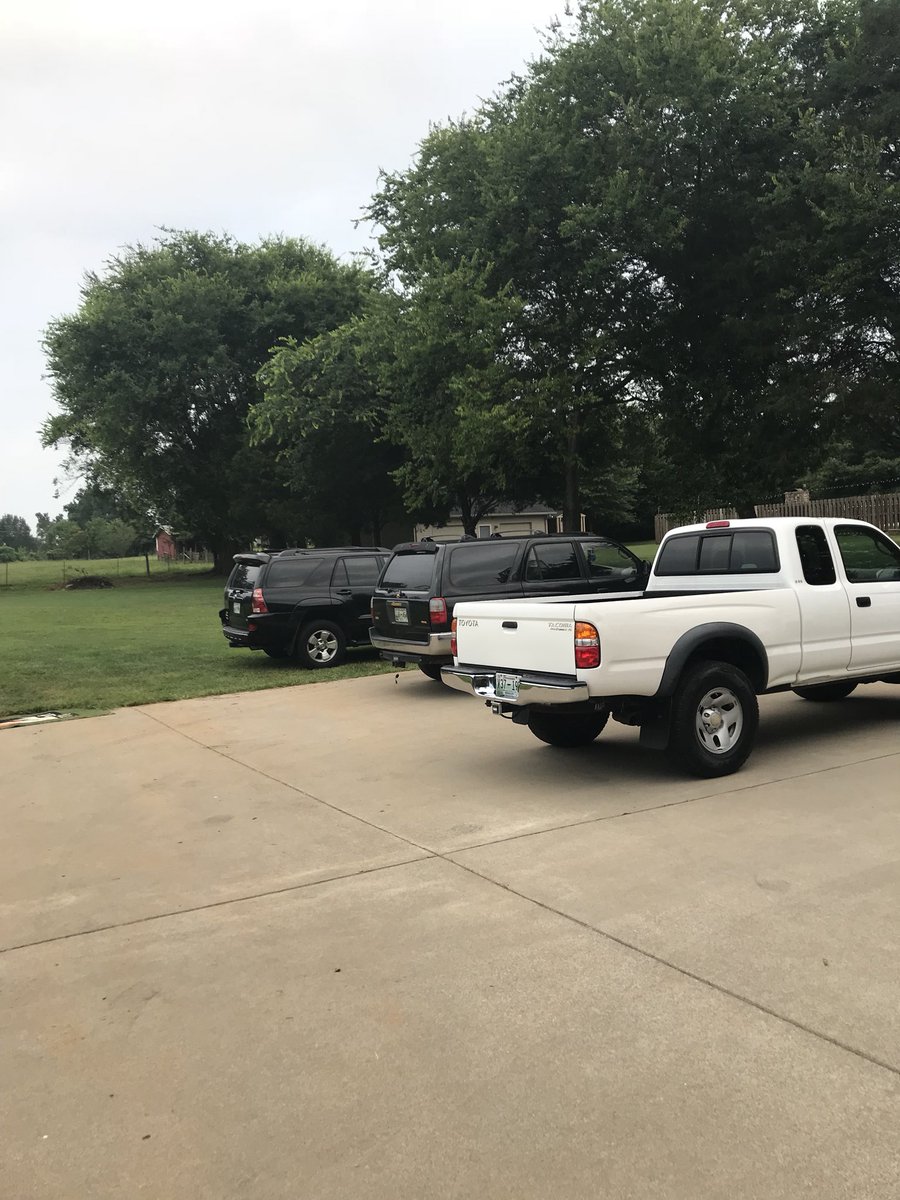 RondaPhillips's tweet photo. You gotta love being “that” house where there are so many boys who are like Brodey’s family. And one car had already left this am #heisblessed https://t.co/Xi1DXZlHTM
