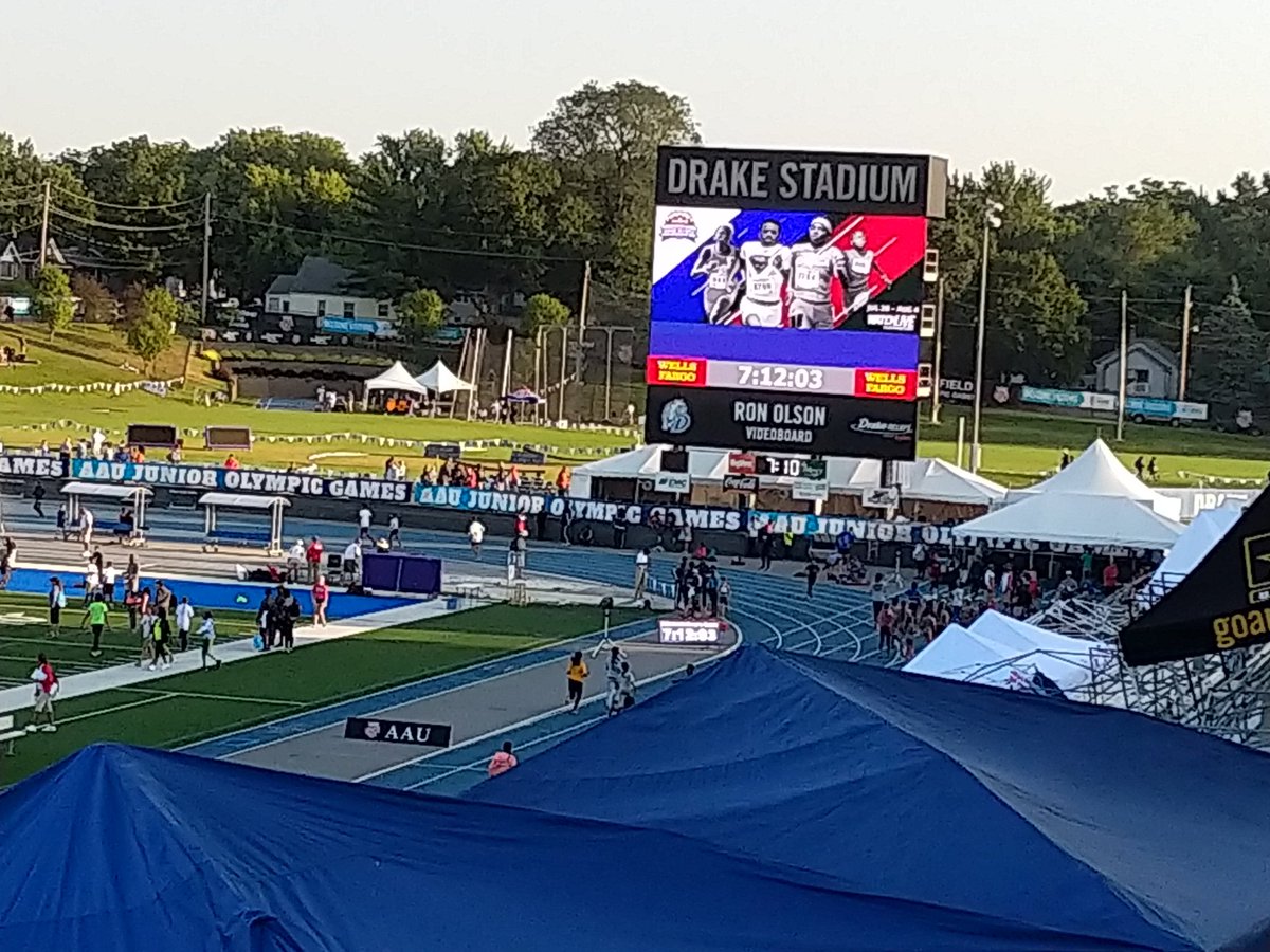 Sir_Linux's tweet image. I love the smell of atheletes in the morning? #AAUJROGames