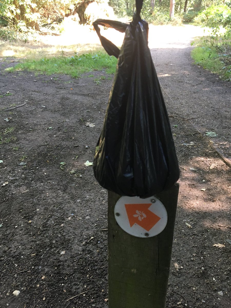 Zozabella92's tweet photo. Please answer this? Why did I have to carry my dogs parcel for 4 miles?  NO dog litter bins I had to bring this home as NO bin in the dog walkers car park either. I am not a ‘bag&amp; fling’ type of person. @nationaltrust @FelbriggHallNT  #stinkyjourney #notsoenjoyable https://t.co/3IR8PxWlCf