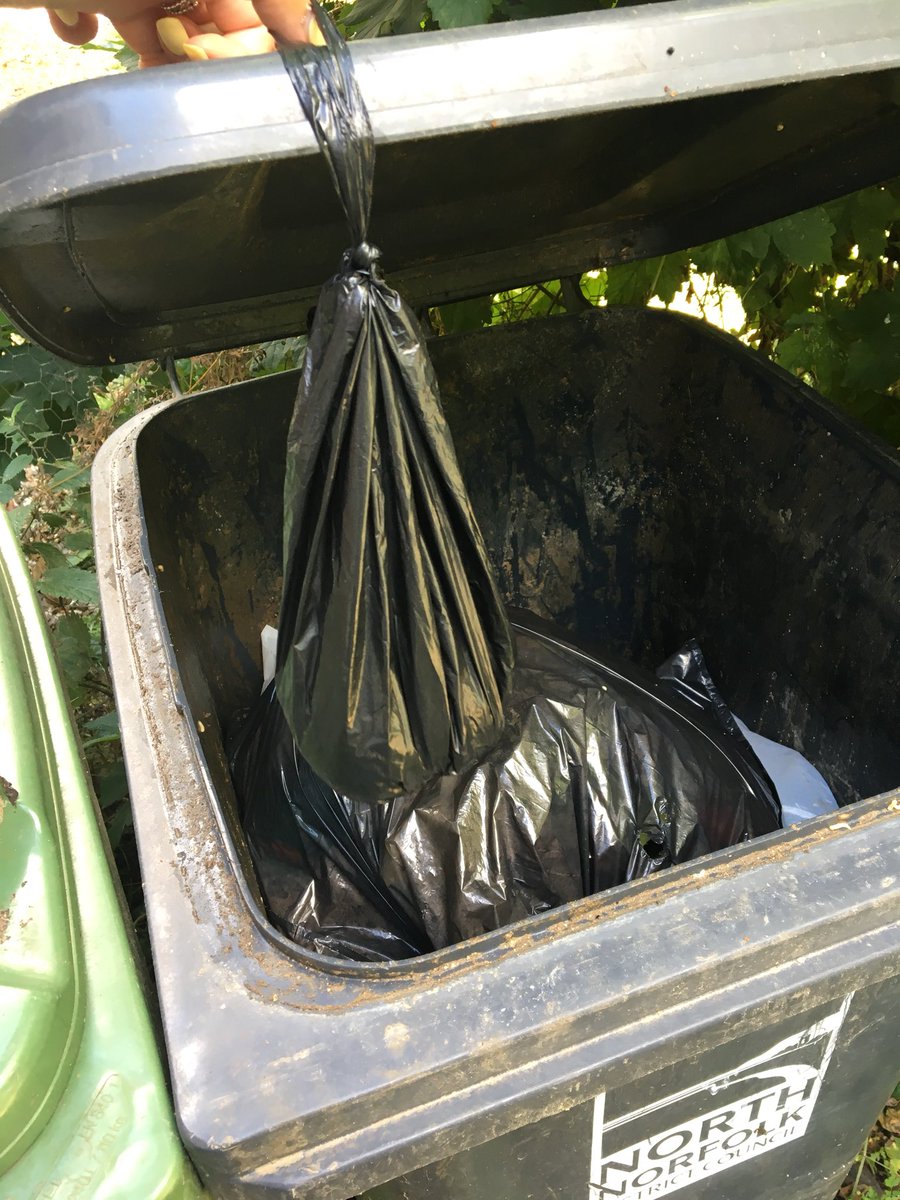 Zozabella92's tweet photo. Please answer this? Why did I have to carry my dogs parcel for 4 miles?  NO dog litter bins I had to bring this home as NO bin in the dog walkers car park either. I am not a ‘bag&amp; fling’ type of person. @nationaltrust @FelbriggHallNT  #stinkyjourney #notsoenjoyable https://t.co/3IR8PxWlCf