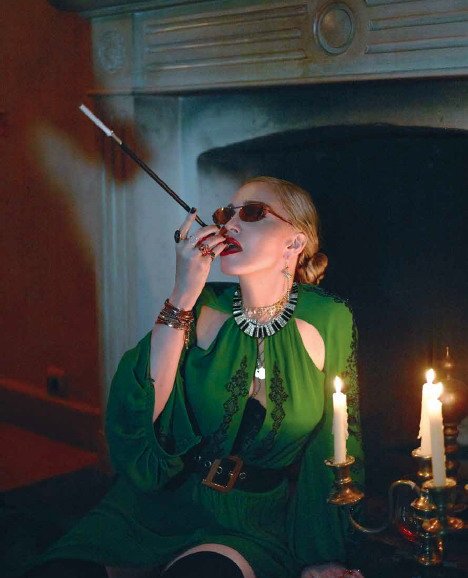 Madonna - Σελίδα 2 DjbulHIVAAEm6-l