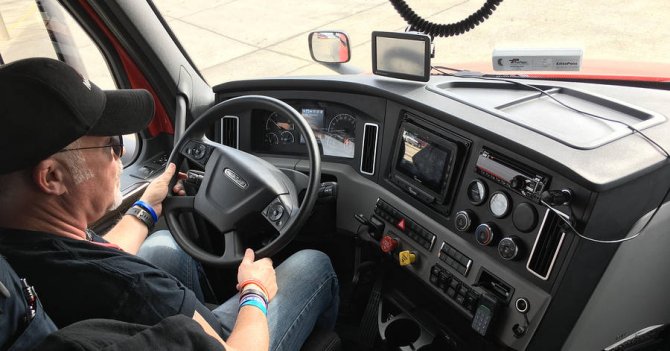 EscortTwic's tweet photo. New Technology for big rigs…read More @crowntwic #logistics #forwarder #shippingcontainer #shippingport #port #freight #supplychain #shipping #freightransportation #twiccard #customsbroker #GAport #vaport #charlestonport #freightindustry #news… https://t.co/RqbMJL3Miq https://t.co/Rb7T2PBktc
