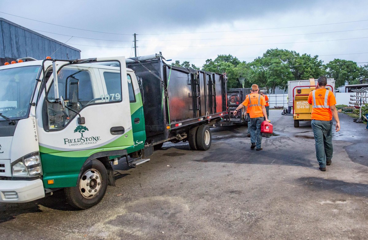 FieldstoneLS's tweet photo. Don’t stop, get it, get it! ☺️💥💪🏽
.
.
#TampaBayLandscapeService #Landscaping #CommercialLandscaping #TampaBay #FieldstoneTeam https://t.co/Pcw9z39FdT
