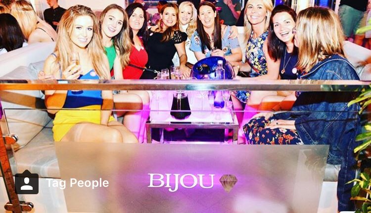 It’s Tuesday...which means a stop at Bijou Banus for our tasty cocktails 😋🍹
For all booking enquiries please visit linekersgroup.com #cocktails #cocktailbar #shisha #terrace #marbella #puertobanus #2ndline #ciroc