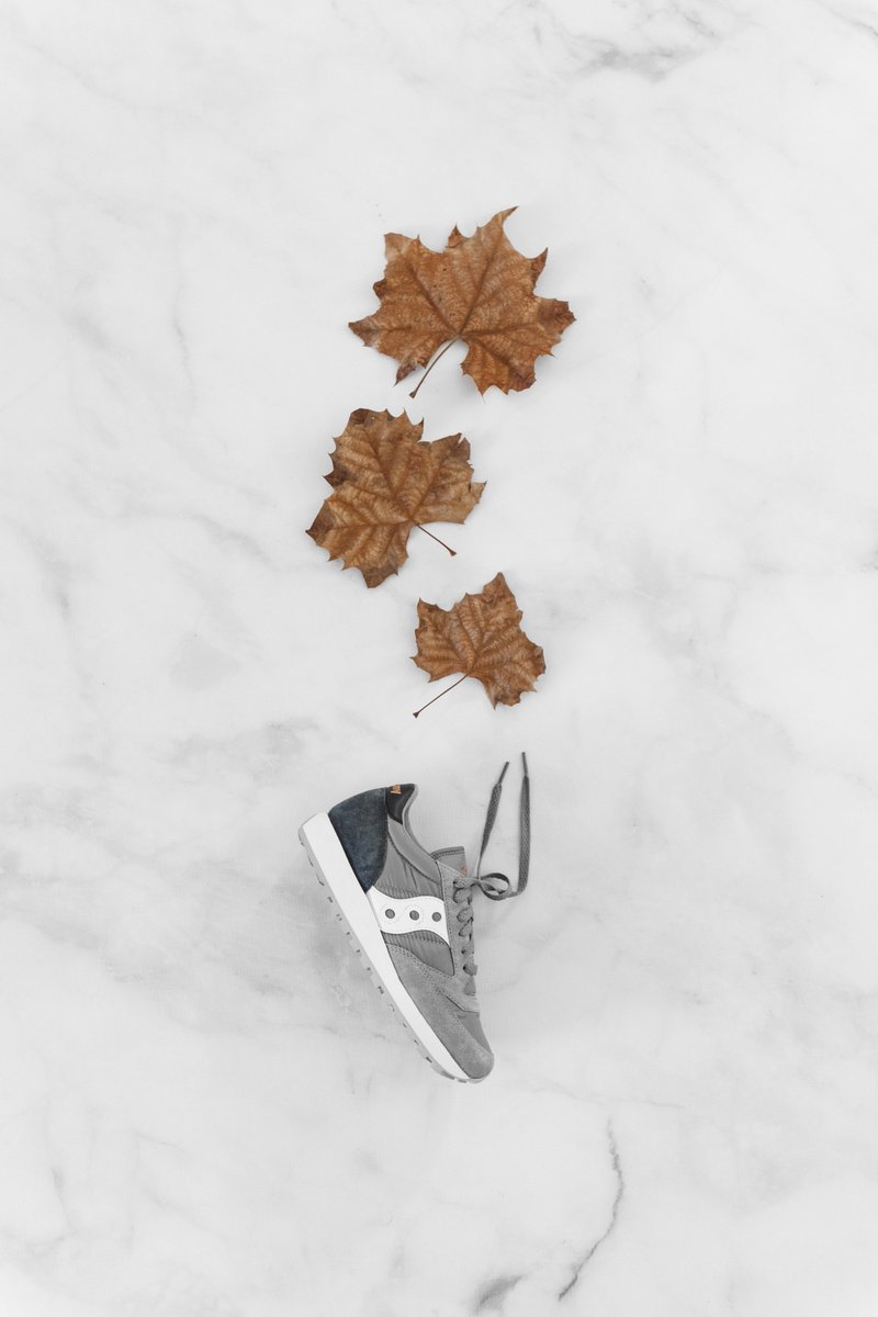 Essentials game on 💯 | New colorways of the Women's 👟: #JazzOriginal have landed on Saucony.com. Click here to shop the Grey/Navy ➡️ bit.ly/JazzOGreyNavy