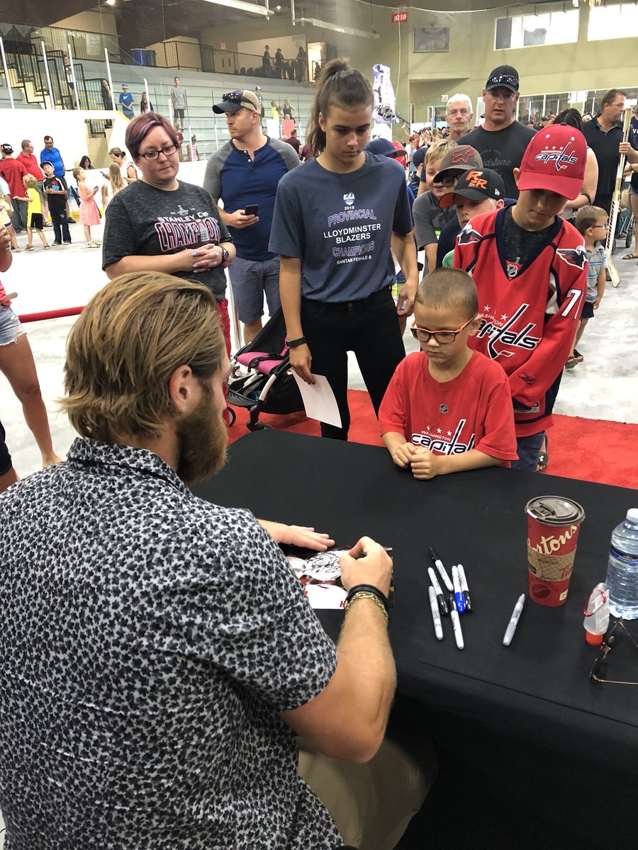 Capitals's tweet photo. Lots o’ 🖊🖌🖍🖋

#ALLCAPS #StanleyCup https://t.co/BTpnJpK6rK