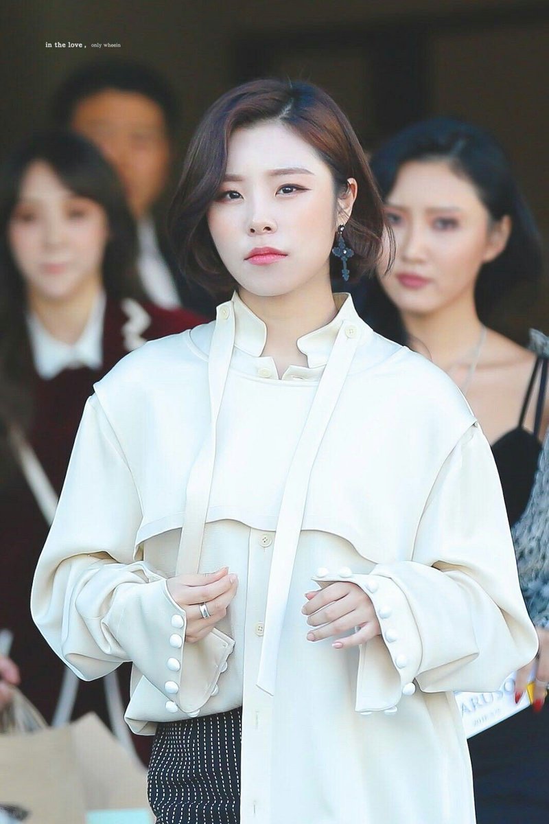 SWFS4ever_'s tweet photo. #마마무 #MAMAMOO #문별 #솔라 #휘인 #화사 #4withmamamoo #redmoon #Moonbyul #solar #wheein #hwasa 
#moonsun #wheesa https://t.co/nGbmFlWA9Q