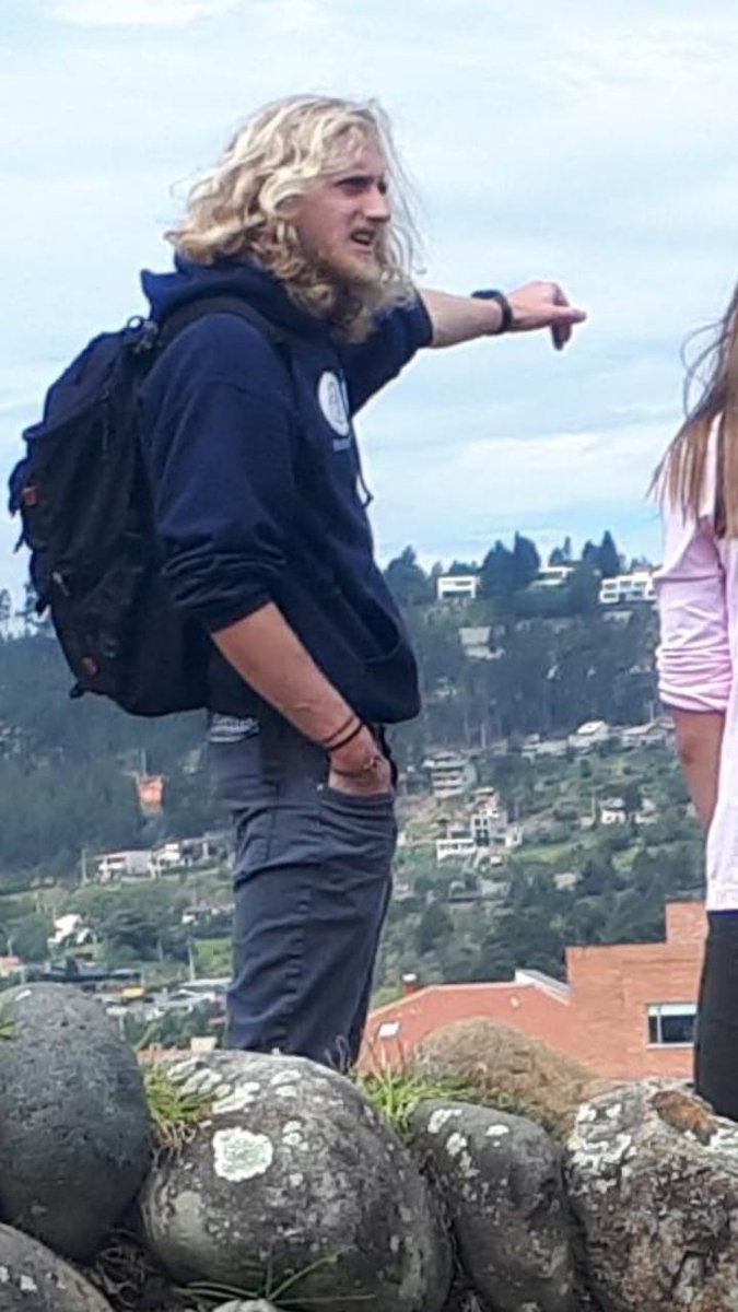 CGTECUADOR's tweet photo. @CarlosJLarrea Mientras en @TurismoCuencaEC  los ilegales hacen de #guiasturismo a vista de las autorizadas. De que sirve tanto curso? Tanto estudiante que espera ser guía. Si supieran que no hay control y cualquiera funge de serlo @PonceDeLeonEC @TurismoEc @optur_org https://t.co/CDKj6Ng4tL