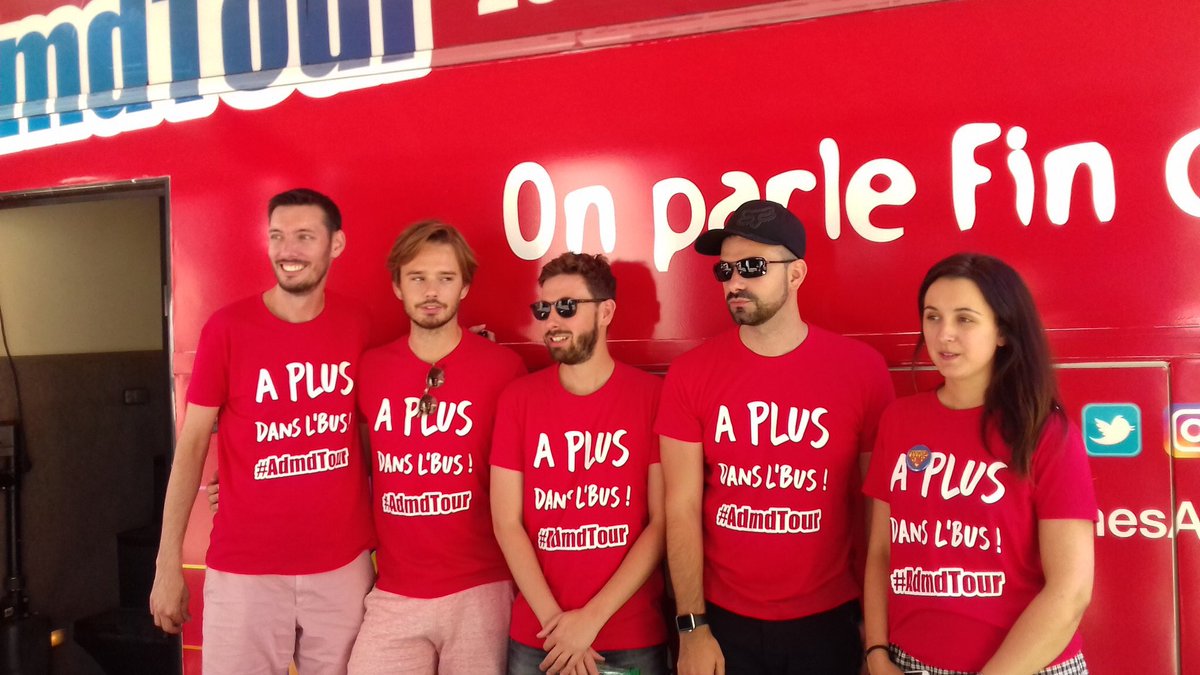 ADMDFRANCE's tweet photo. 🚌 L'#AdmdTour 2018 est terminé ! Un grand merci aux @jeunesadmd qui ont parcouru la France pour informer les citoyens sur leurs droits en #FindeVie. #DirectivesAnticipées 📝 #ParlonsFindeVie 
Merci à @WendyBouchard et @olivierminne pour leur soutien indéfectible 👍🏻 https://t.co/F89TUySqjR