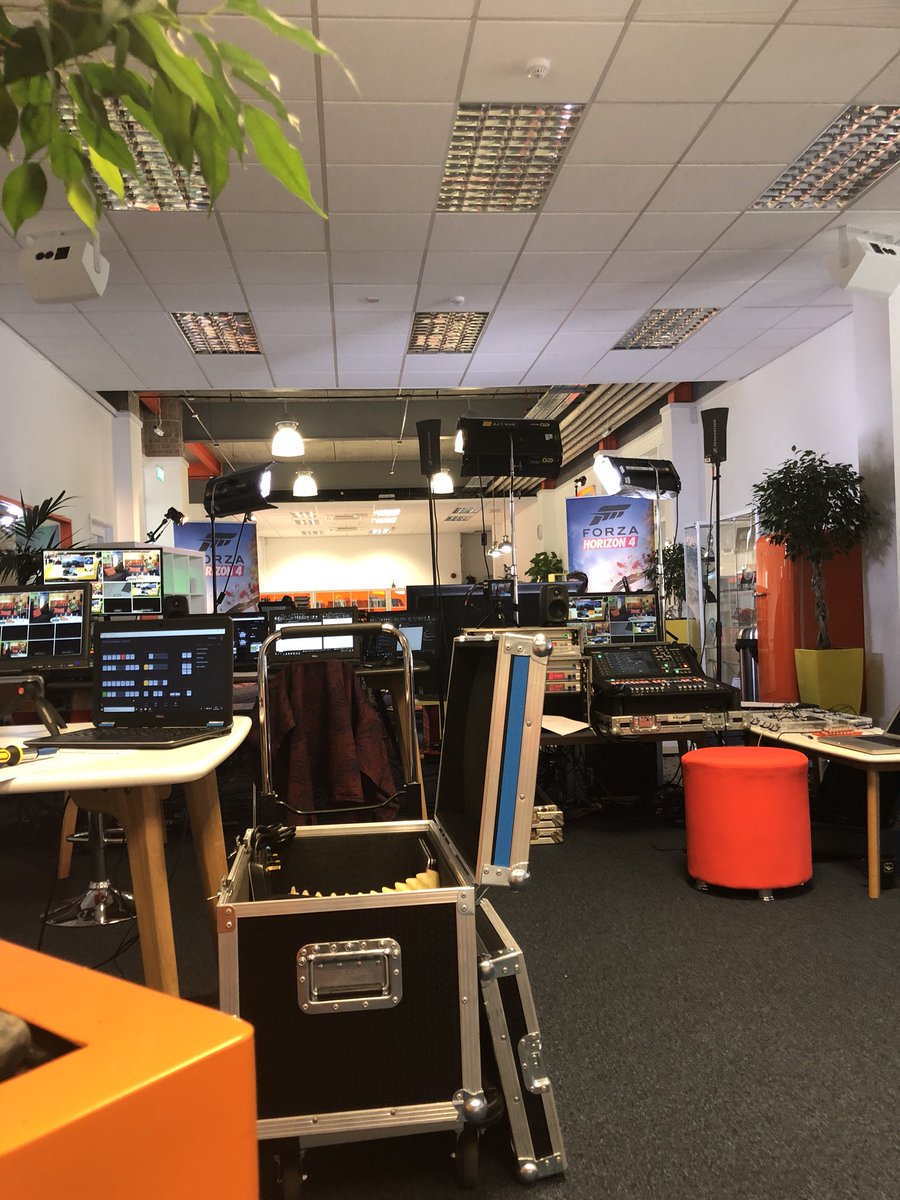 Male TV Make-up &amp; styling this evening for Playground Games live stream for Xbox Forza Horizon 4 Release! 🎥🎥🎥

#livetvshow #livestreaming #filmcrew #tvmakeup #muah #microsoft #xbox  @ Leamington Spa, Warwickshire