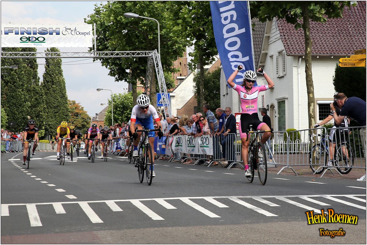 Nog 4 dagen....Wie komen er het snot voor de ogen fietsen? <a href="/lorenawiebes/">Lorena Wiebes</a> <a href="/KosterClaudia/">Claudia Koster</a> <a href="/NBuysman/">Nina Buijsman</a> @xKyliew <a href="/anishavekemans/">Anisha Vekemans</a>  kom ook je geluk beproeven door de straten van Ospel <a href="/TourDoospel/">Global Food Group - Tour d'Oospel</a> 04-08-2018! Tot zaterdag!!