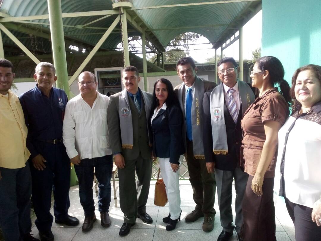 EducacionZEZ's tweet photo. #Zulia #Entérate Estudiantes de Media General recibieron su merecido título de bachiller en el #MunicipioColon #TodoElZuliaUnaEscuela @DamelisChavez @DilmaChavezRan1 @NicolasMaduro @JauaMiranda @MPPEDUCACION @OmarPrietoGob @RosangelaOrozco @gtorodelara https://t.co/ca7TzO1Rsd