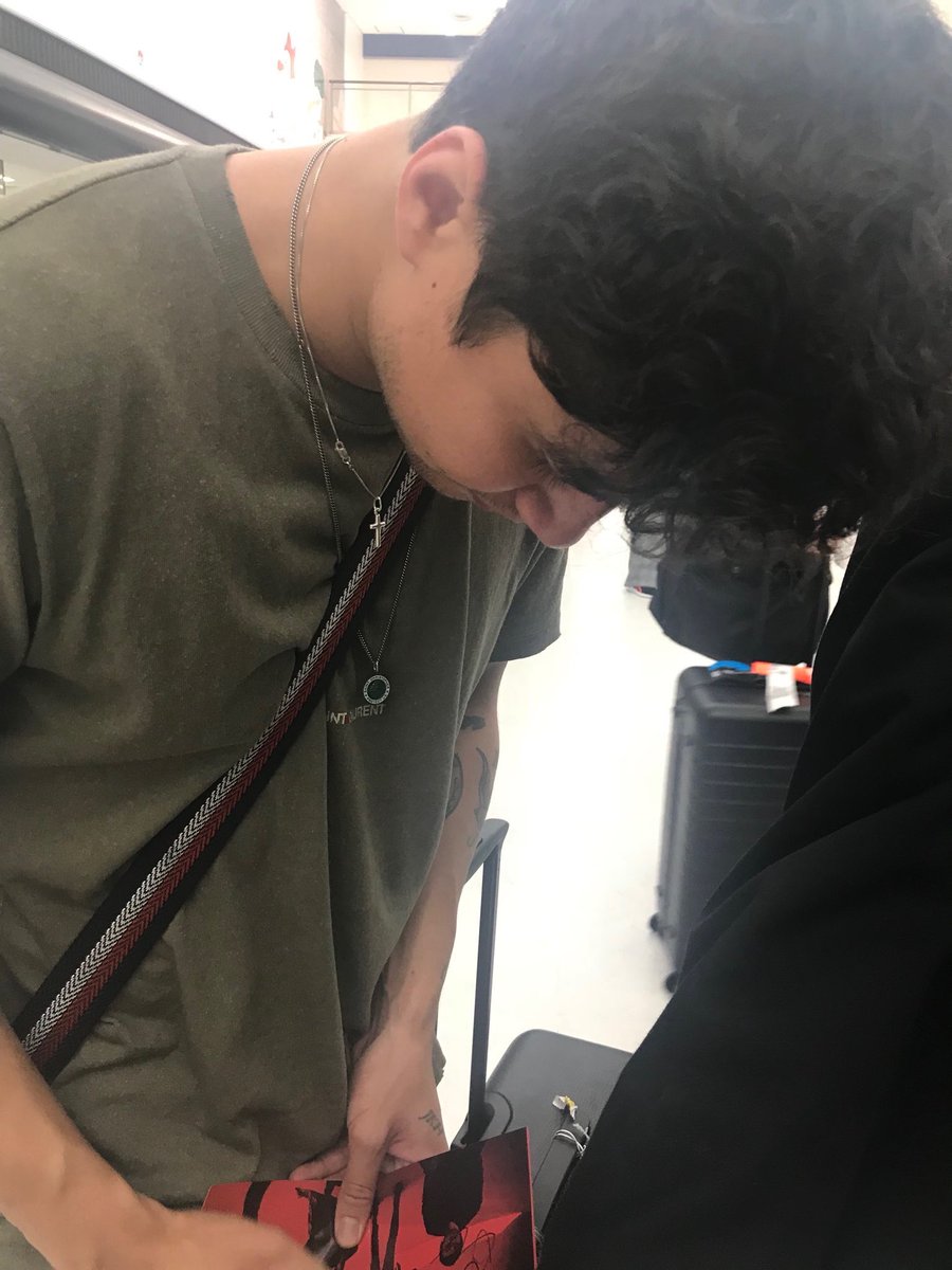lipring's tweet photo. Calum is the kind of guy stan twitter have a crush on https://t.co/sgaURnbLbi