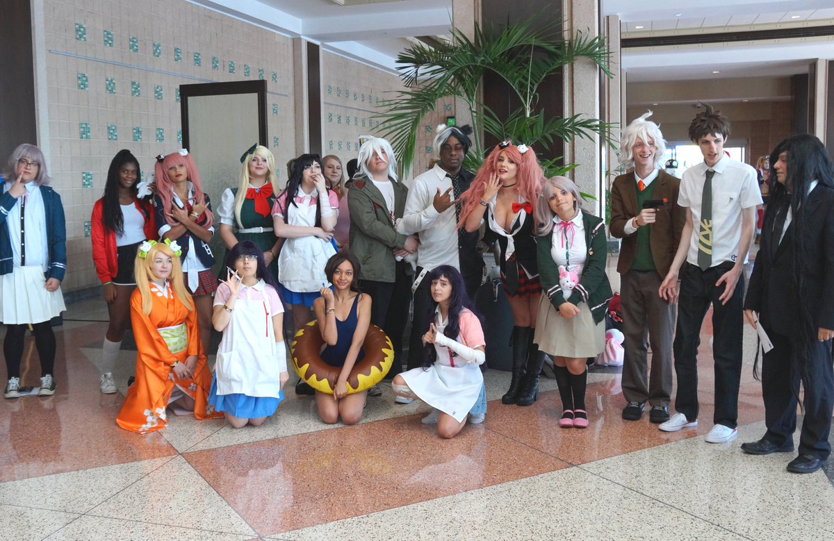 AtarielTsukai's tweet photo. #Metrocon2017 was fun but overwhelming! Took part in a #Danganronpa #cosplay #photoshoot, met @RayChase & @robbiedaymond and cosplayed PJ #RWBY with my best friend! https://t.co/hhRLV2smIS