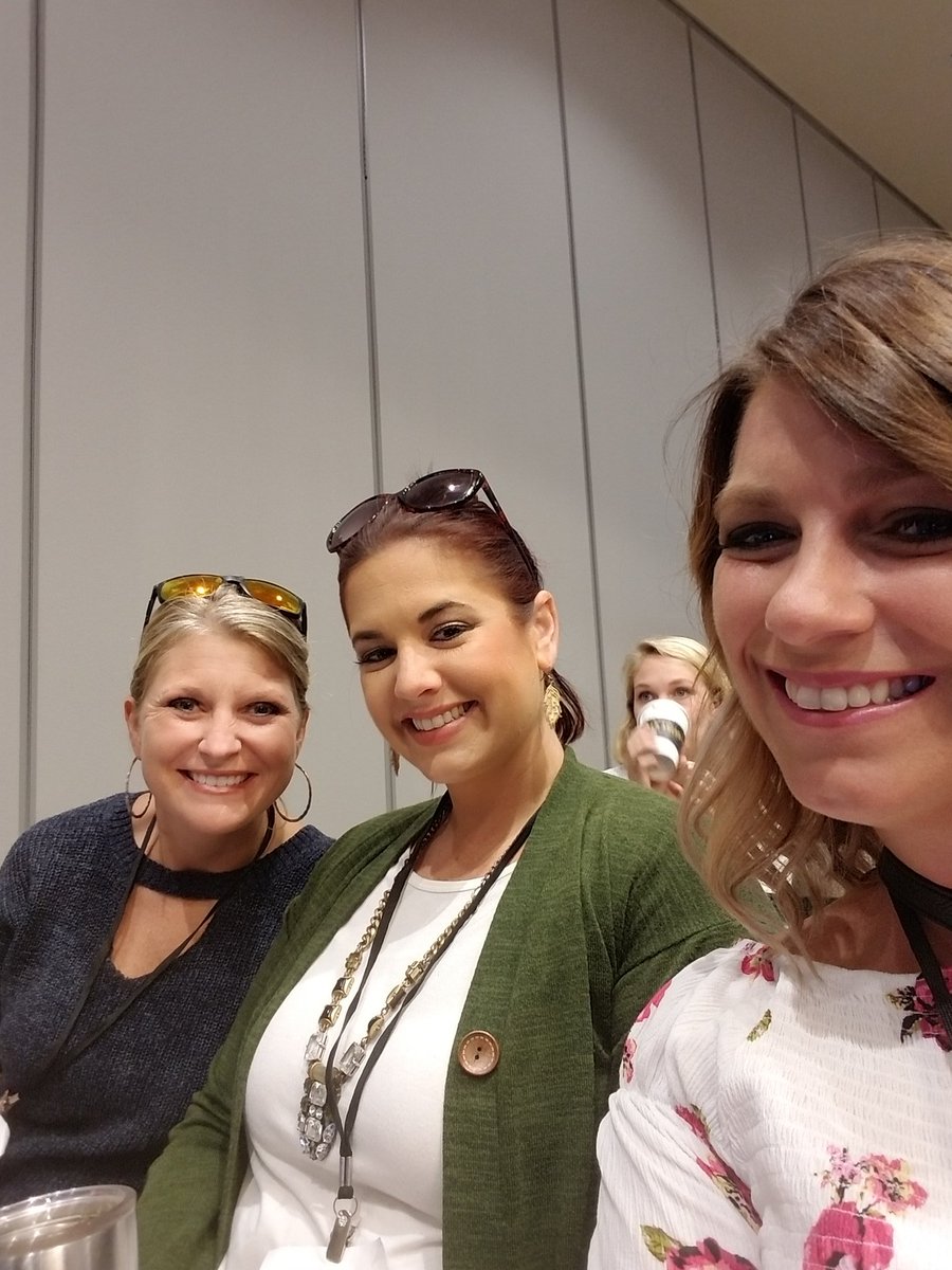 PI_STEM_LEAP_5's tweet photo. Day 2 of getting our learn on. #EPSSTEM18 @PPS_Curriculum https://t.co/5bA5QfBDKP