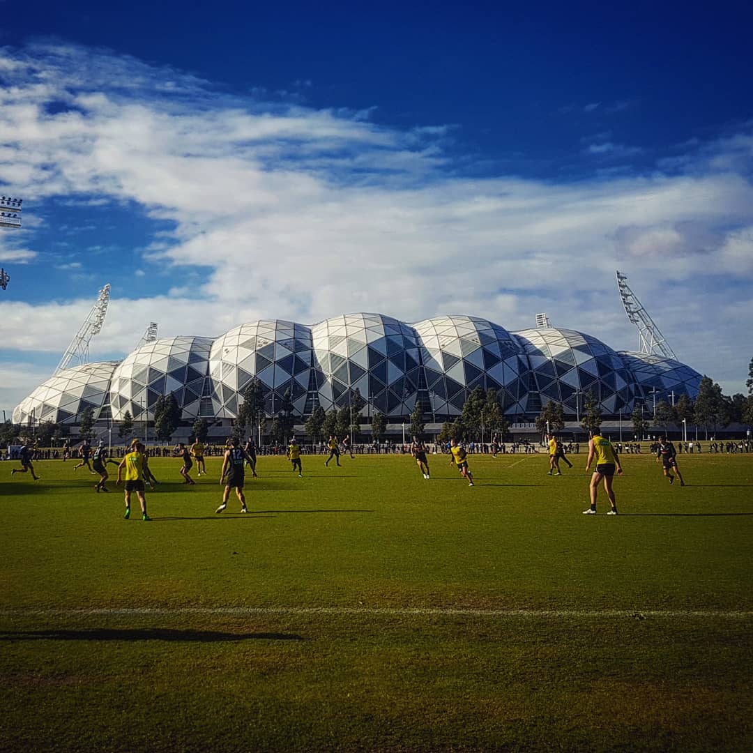 RobMc151's tweet photo. It's a month ago now, but still buzzed that my girls got to grow their love of the @Collingwood_FC_ and share my passion. Callum Brown, Josh Daicos, @ncb_cfc and others were fantastic and friendly.
#holidayflashback #Melbourne #SideBySide #GOCF https://t.co/mAJSdGWaZC