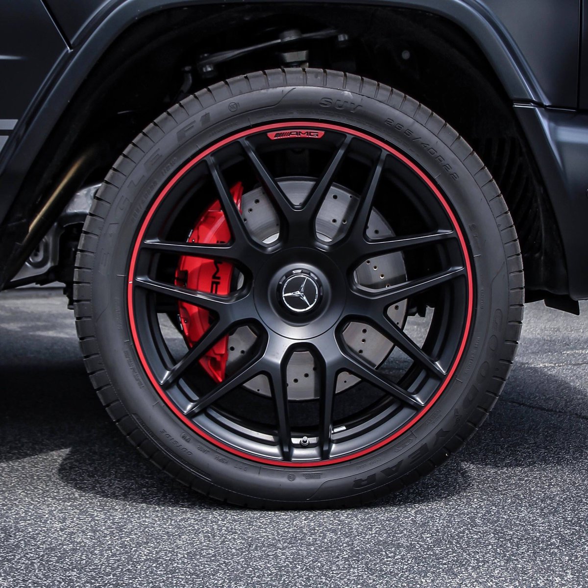MBofWolves's tweet photo. The Mercedes-AMG G63 Edition 1 @mercedesbenzberlin π·#mercedesbenz #amg #gwagon #amggang #amglife #mercedeslife #mercedes #benz #mercedesclub #mercedesfans #amgaddict #amgclub #amg4ever #mbfanphoto #exterior #MBDetail #detail #carsofinstagram #lookers #thebestornothing https://t.co/yLNwSonhfP