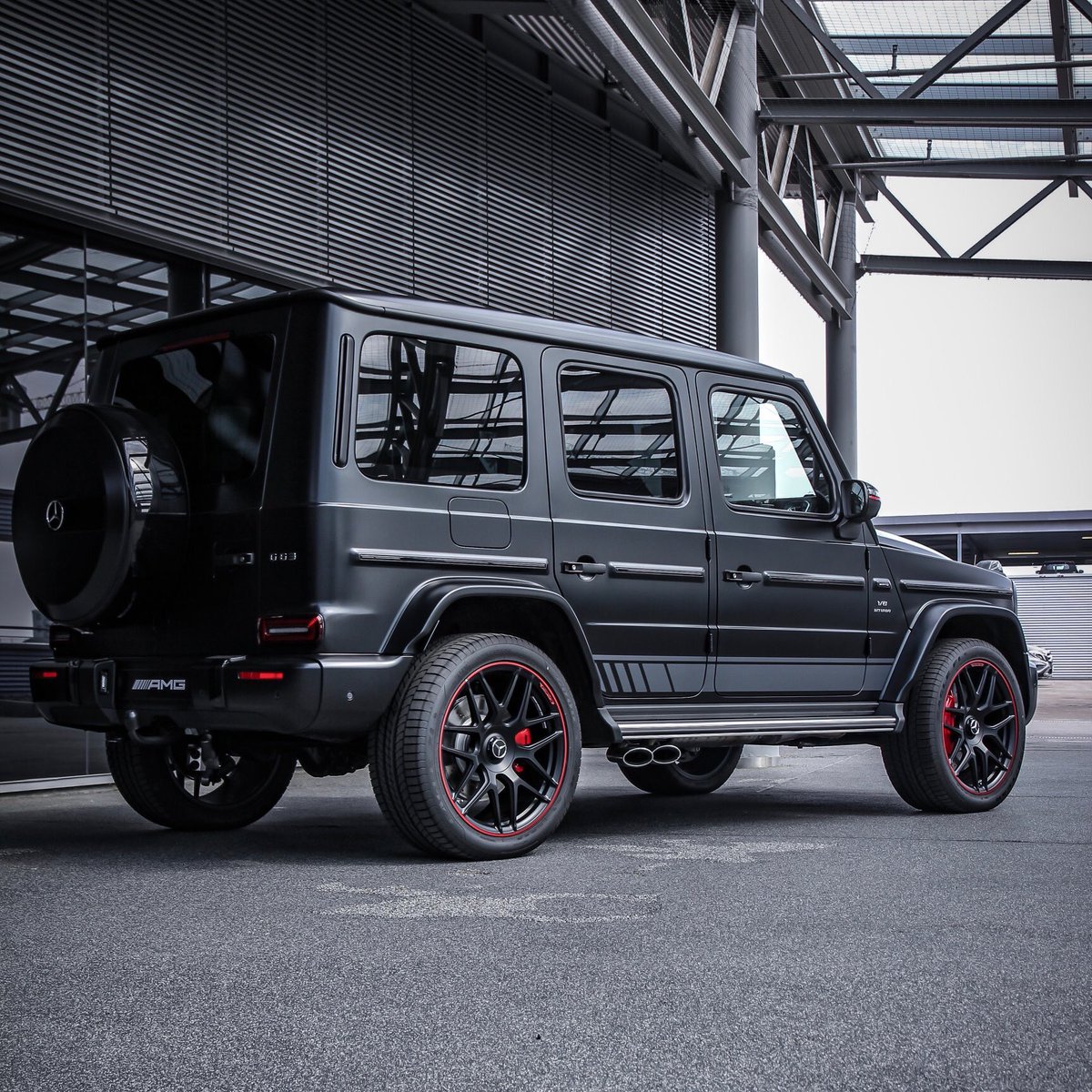 MBofWolves's tweet photo. The Mercedes-AMG G63 Edition 1 @mercedesbenzberlin π·#mercedesbenz #amg #gwagon #amggang #amglife #mercedeslife #mercedes #benz #mercedesclub #mercedesfans #amgaddict #amgclub #amg4ever #mbfanphoto #exterior #MBDetail #detail #carsofinstagram #lookers #thebestornothing https://t.co/yLNwSonhfP