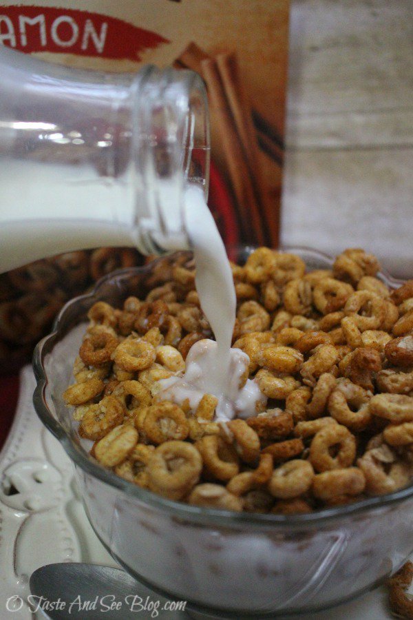#AD Moving out of the "kid" cereal and into the "granola" realm.  #CheeriosOatCrunch at <a href="/Walmart/">Walmart</a> .... YUM!!!  <a href="/cheerios/">Cheerios</a> wp.me/p3MtLl-41Y