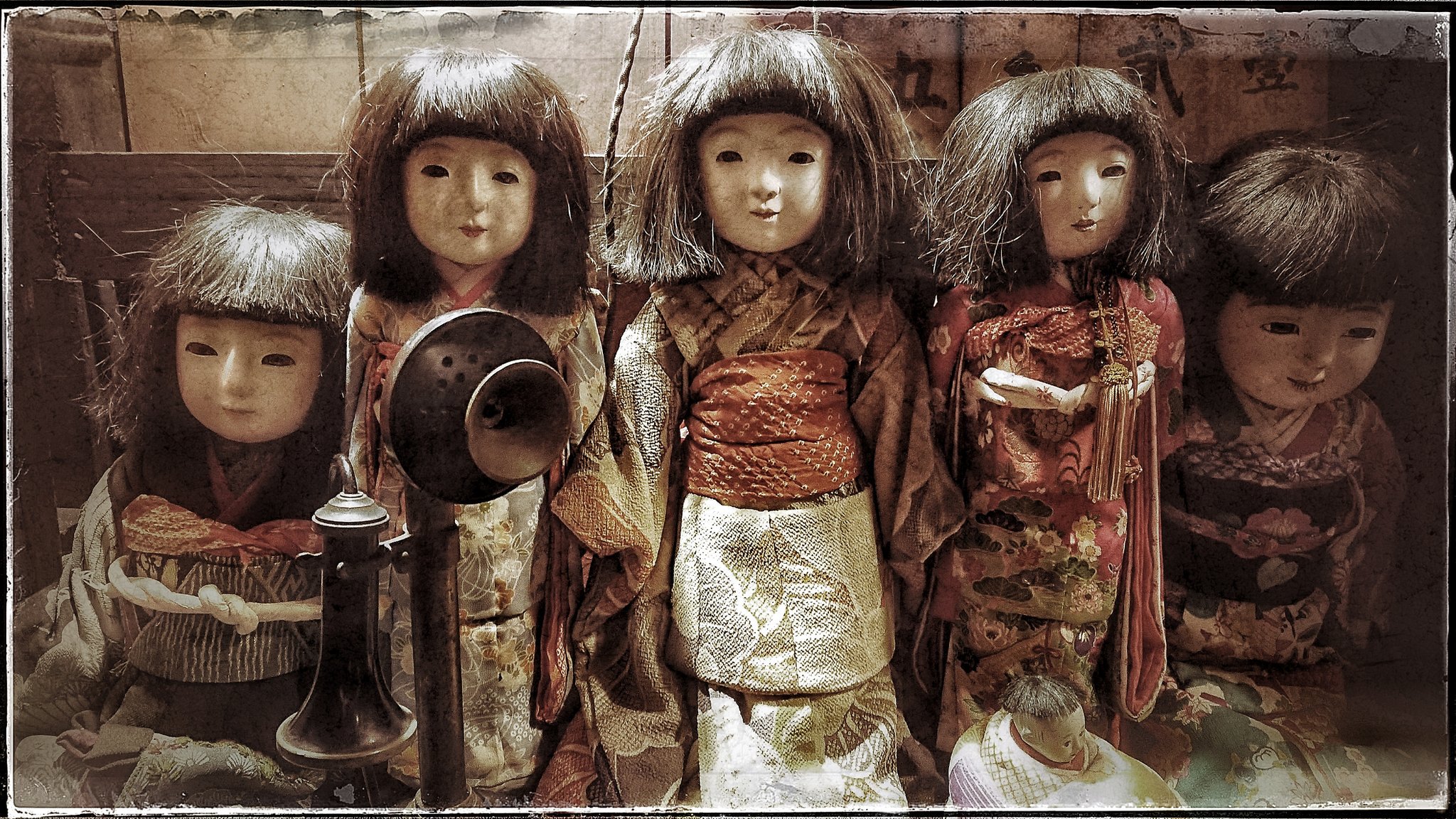 呪いの人形　髪が伸び目線が動く　曰く付き　取り扱い注意 maxresdefault.jpg