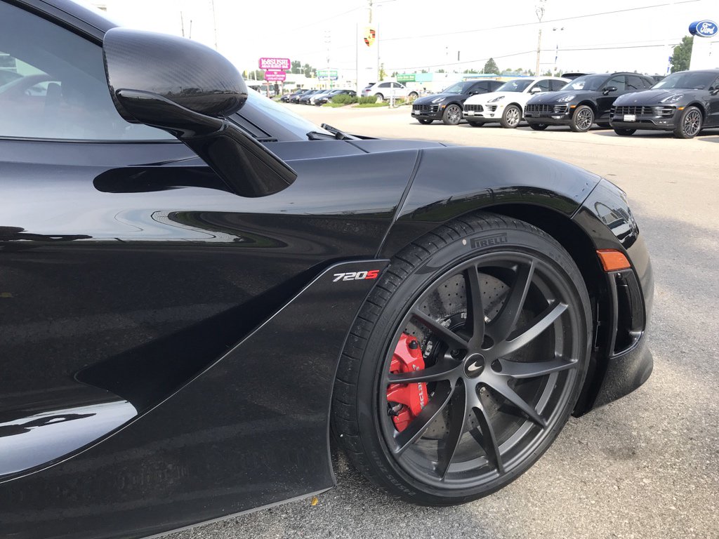 PirateMike911's tweet photo. Just another Tuesday. @PorscheofLondon @McLarenToronto #gt3 #mclarentoronto #mclaren720s https://t.co/ud0H6QEb6y