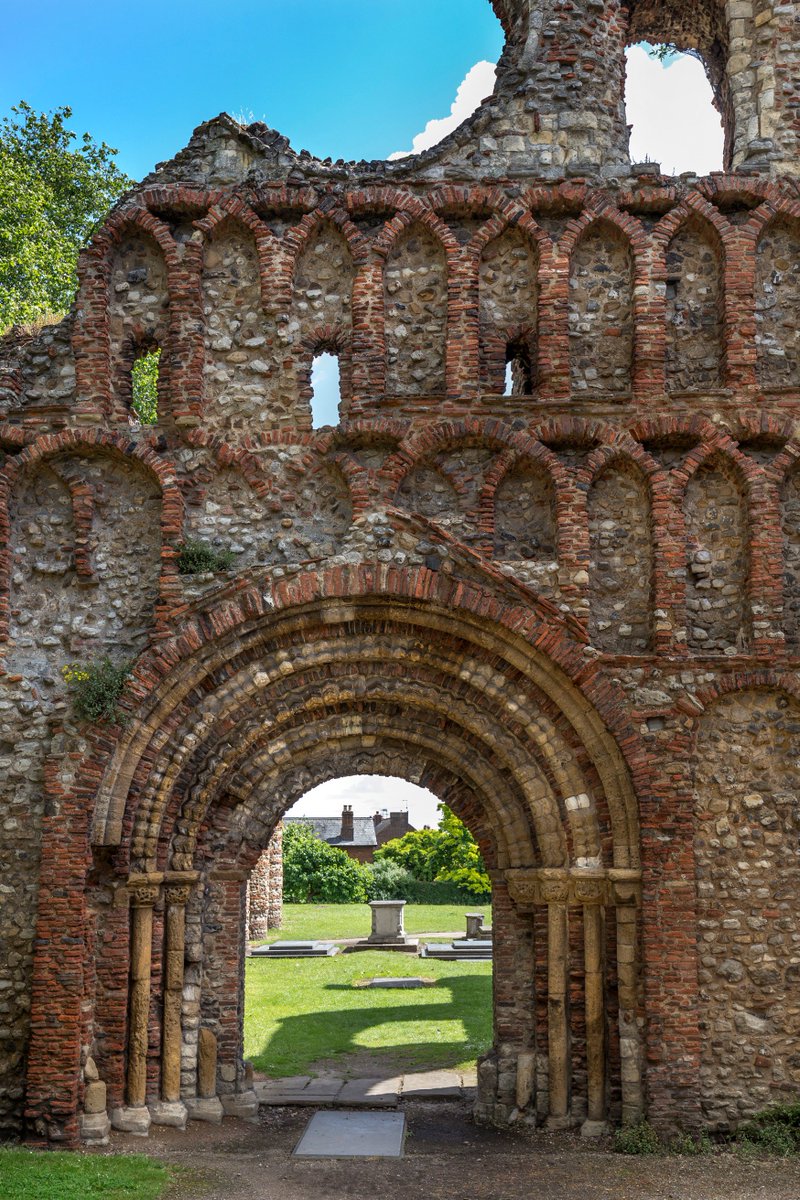 VisitColchester's tweet photo. N is for Norman Architecture in @HE_EoE's #ArchAlpha.
Some great examples in Colchester, including the spectacular arches of St Botolph's Priory, and the massive walls of Colchester Castle.
Find out more here: https://t.co/z92FwW2WXs https://t.co/G6yozbwor5