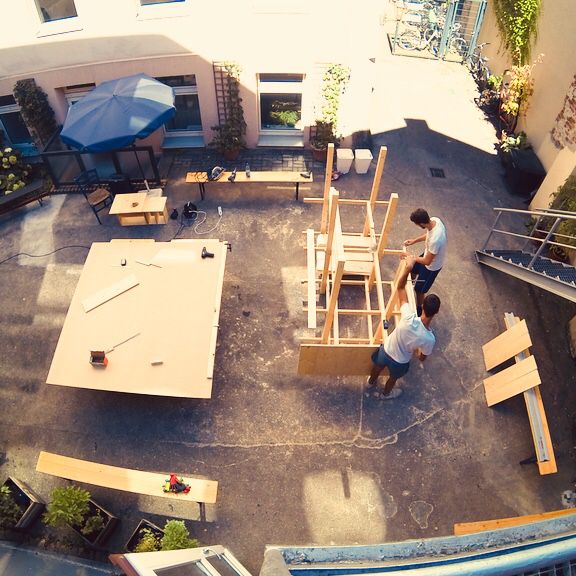 Tandemploy's tweet photo. Bald geht’s wieder on Tour! Wir freuen uns schon riesig auf die #ZukunftPersonal2018. Wir bauen dann schonmal unseren Messestand. 💪🔨
#zukunftpersonal #zp18 #koeln #vorfreude #countdown #messe #tandemployontour #standbau #woodwork #diy #selfmade #hinterhof #einfachmachen https://t.co/sRyCF1VtQy