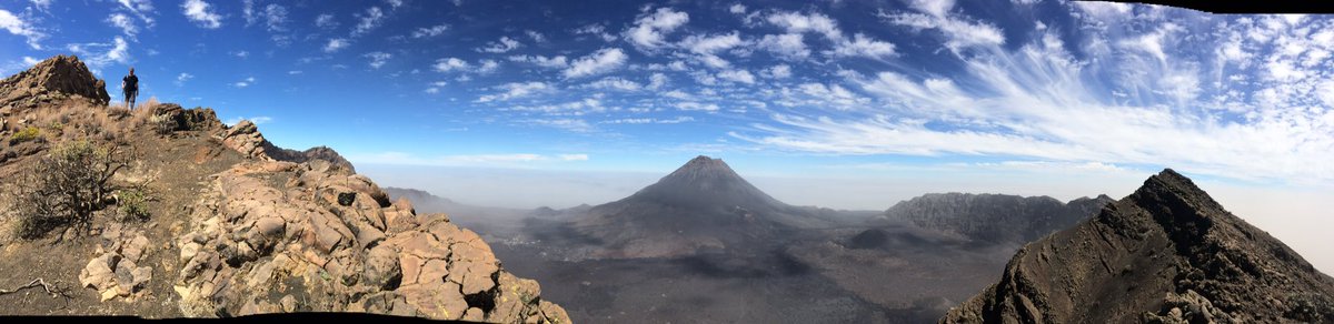 pabloj_gonzalez's tweet photo. @nochedevolcanes @lapalmaresearch @MacaronightEU @EU_H2020 @MSCActions @CorinaCretuEU @INTERREGTweets @KarmenuVella @EU_ENV @Searica_ITG @AgnesMONFRET @EU_EASME @INTERREGMAC My favourite volcano 😬✌🏽 March 2018 #LavaFlow #Research #MagmaBudget #MagmaPlumbingSystems #FlankCollapse https://t.co/IMlbZkJFuG
