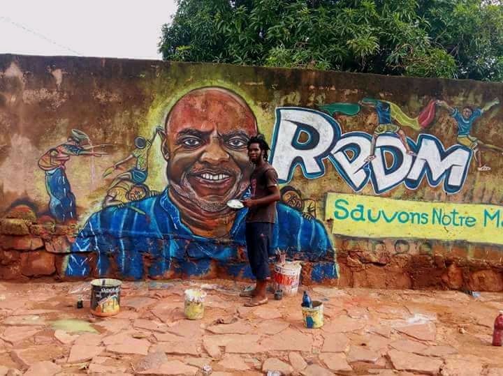 CMD_2018's tweet image. 🎨 Tout au long de mes déplacements à travers le pays, j'ai été très touché et honoré par les oeuvres réalisées par ces artistes (et futurs artistes) maliens. #CMD2018 #Koulouba2018