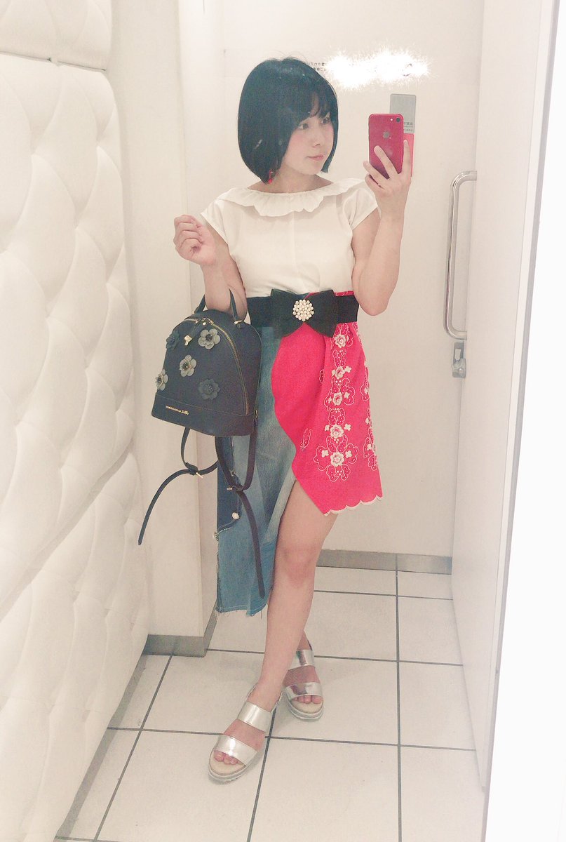 ooo0914ooo's tweet photo. #今日のコーデ
one-piece... #maice
bag... #jillbyjillstuart
‼️earring.... #yaga
#さくらこーデ #fashion #ootd https://t.co/5EfO63hXwc