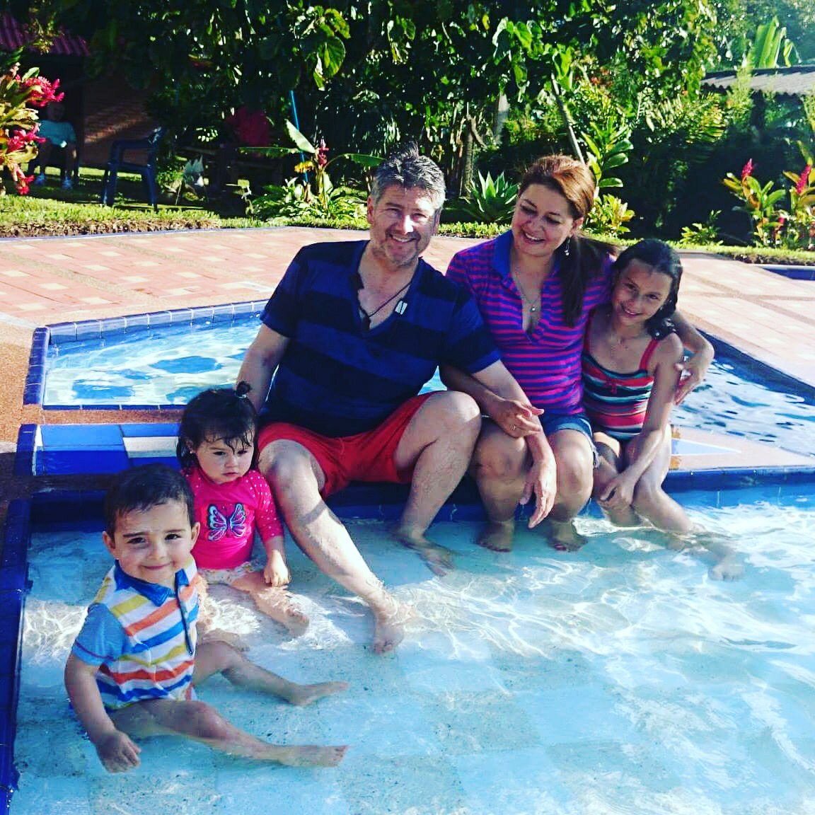 MaryBermuAmaya's tweet photo. #YaEresMillonario Mi hermosa familia no la cambio por nada en el mundo, los amo con todo mi ser😍❤️ https://t.co/Hd42zUDsWO