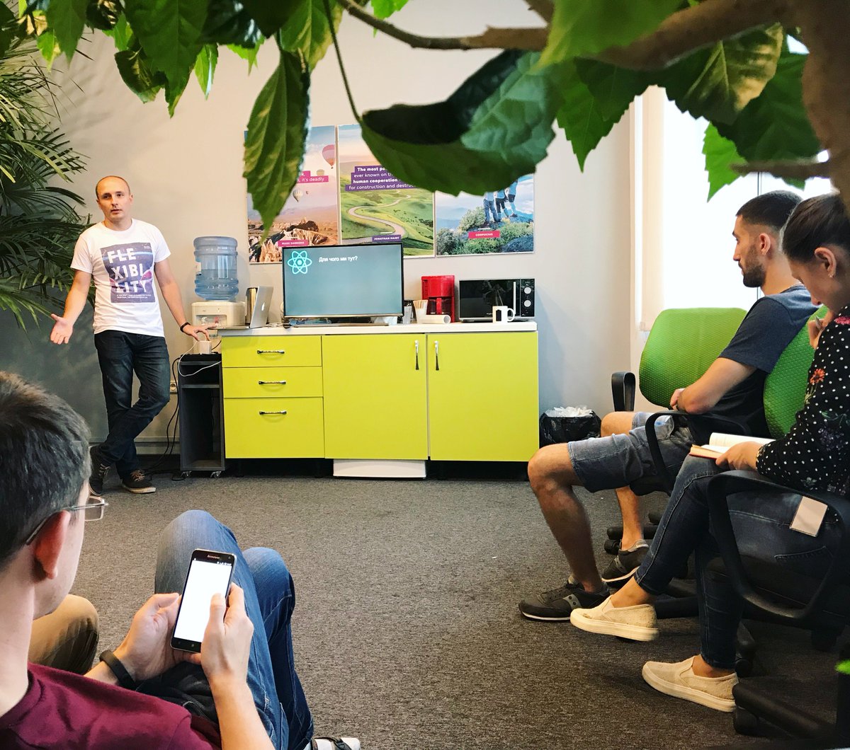 sevencollab's tweet photo. Bad weather outside but the great mood inside the SEVEN’s office.
Our today’s Smart Tuesday explains to us why React Native is getting more and more popular
#seven #sevencollab #компаніяseven #smarttuesday https://t.co/1LkTp2JuWy