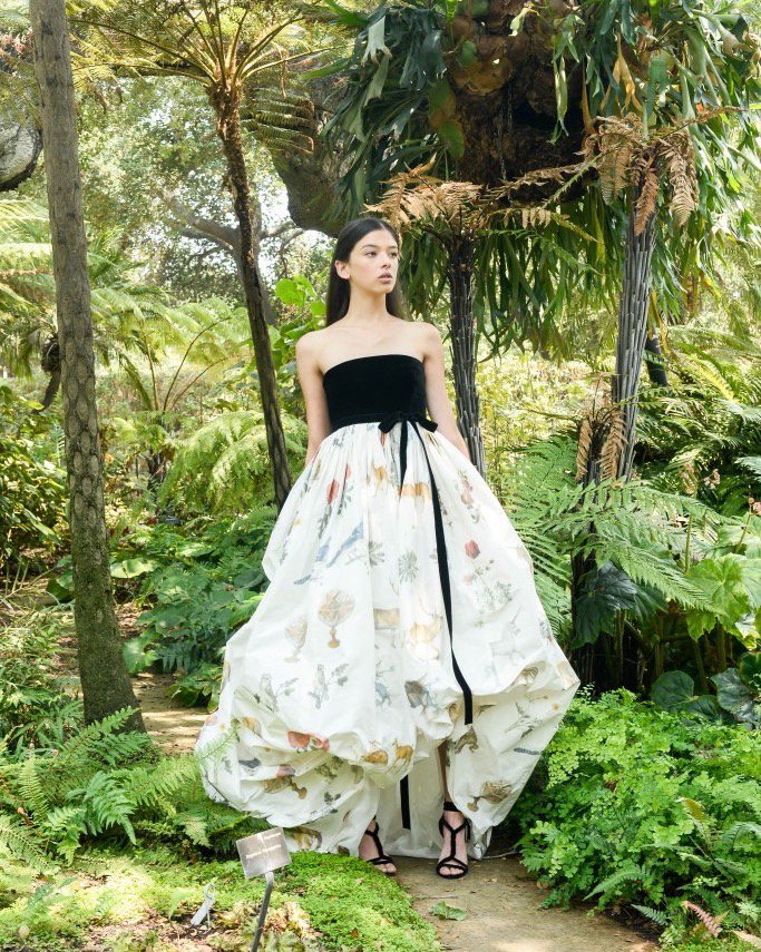 nyfw's tweet photo. Summer flowers 🌸 Scenes from @oscardelarenta’s garden party at Lotusland in Santa Barbara where the American fashion house recently displayed their fall collection #odlrfall2018 https://t.co/URFzscVBhm