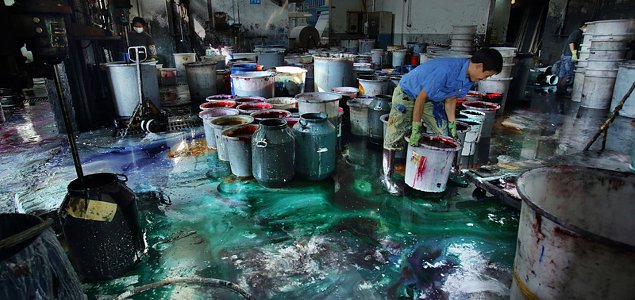 CircularEconLab's tweet image. The NGO, @Greenpeace says that eliminating hazardous chemical usage in fashion is an essential step towards a #CircularEconomy for textiles ow.ly/zsTh30l35wY