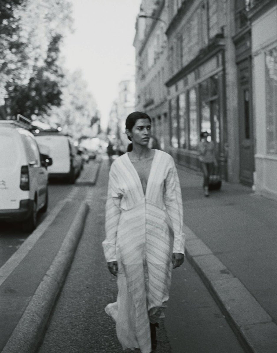 Summer in the City.. my favourite Pleat Panel Dress from my #VBPreAW18 collection in this weekends @TheSTStyle magazine - the dress is available at my website and #VBDoverSt x VB  <a href="/FlossieSaunders/">Flossie Saunders</a> victoriabeckham.com